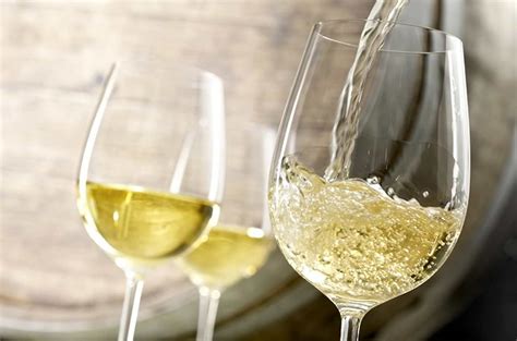 Белое сухое вино: польза и здоровье