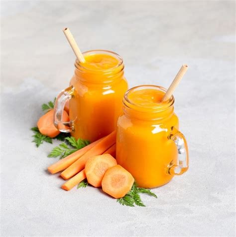 Морковный сок для придания естественного сияния коже