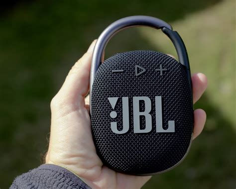 Приготовьте колонку JBL Clip 4